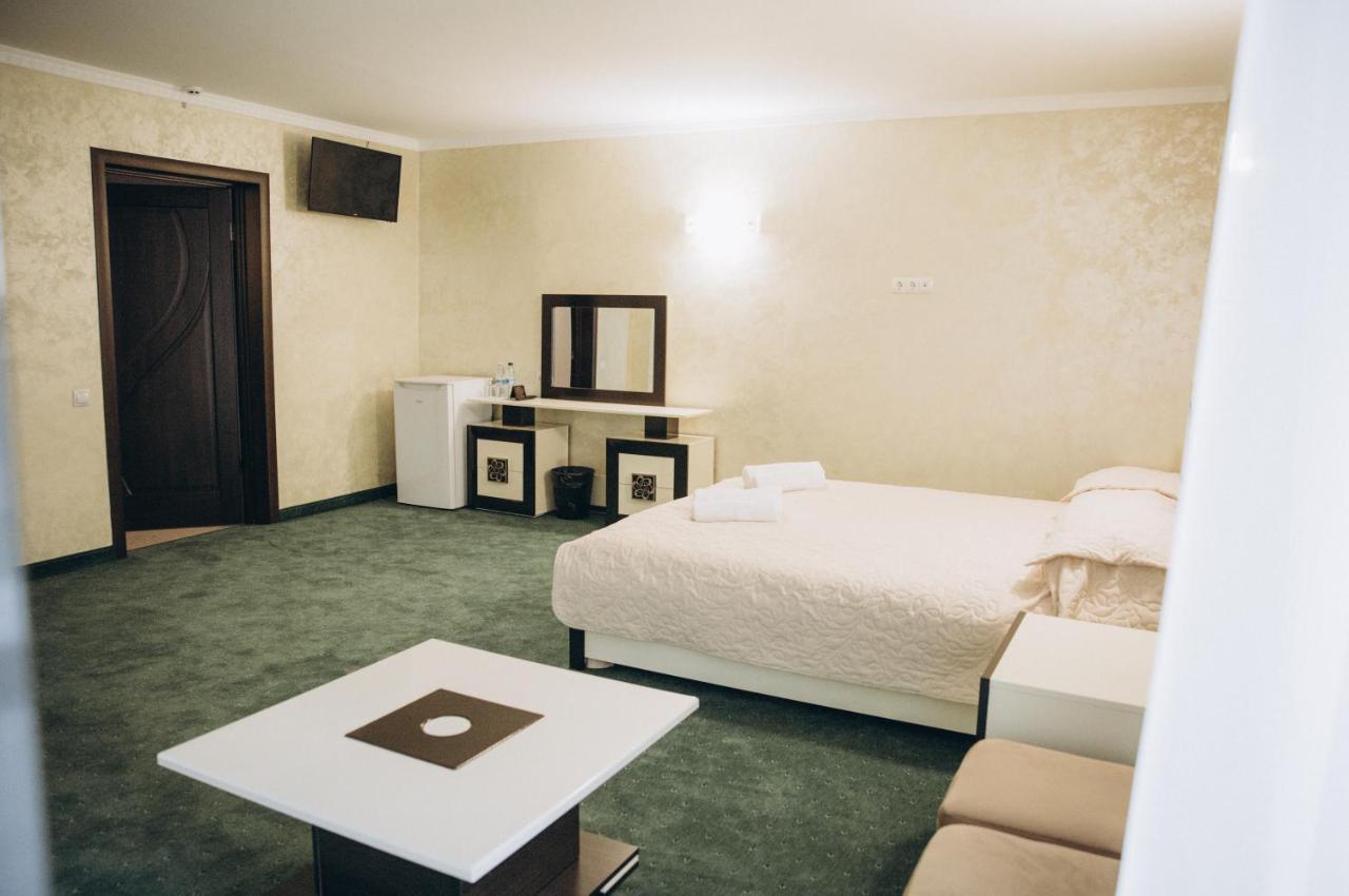 Hotel Роляда Tysmenytsia Zewnętrze zdjęcie