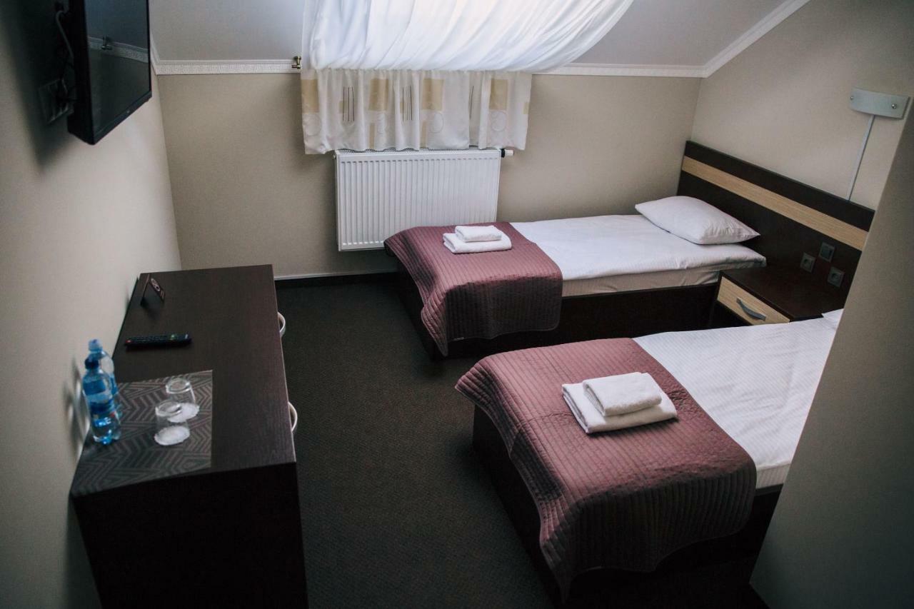 Hotel Роляда Tysmenytsia Zewnętrze zdjęcie