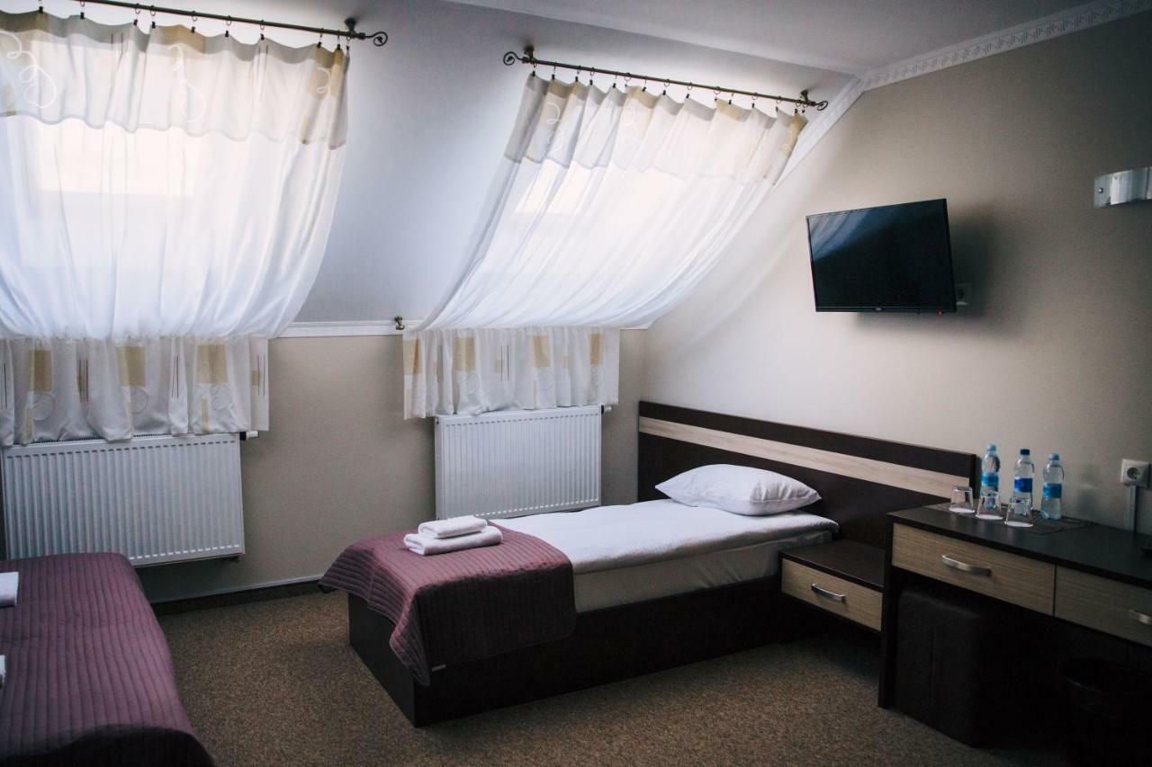 Hotel Роляда Tysmenytsia Zewnętrze zdjęcie