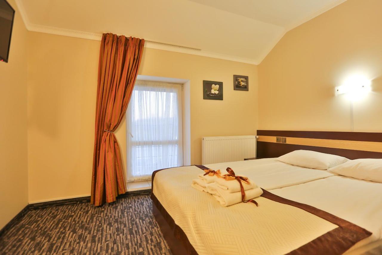 Hotel Роляда Tysmenytsia Zewnętrze zdjęcie