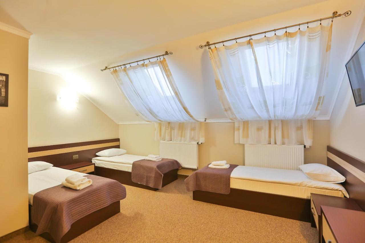 Hotel Роляда Tysmenytsia Zewnętrze zdjęcie